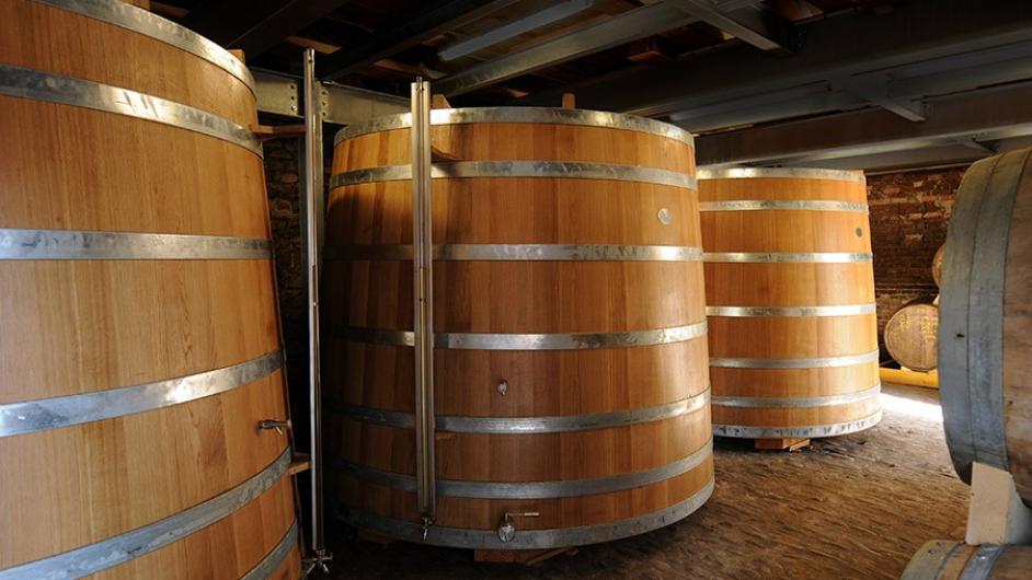 Distillerie Calvados du Domaine familial Louis Dupont - chais - tonneaux - Victor-Pontfol - Route du Cidre - Normandie 