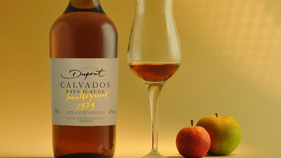 Distillerie Calvados du Domaine familial Louis Dupont - verre - bouteille - Calvados - Victor-Pontfol  Route du Cidre - Normandie 