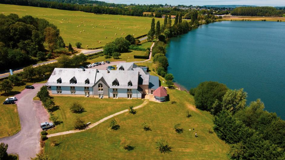 Photo aérienne lac hôtel restaurant Eden Park