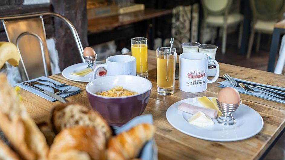 Gîte la Bouillerie Domaine de Geffosses Pont-l'Evêque petit déjeuner