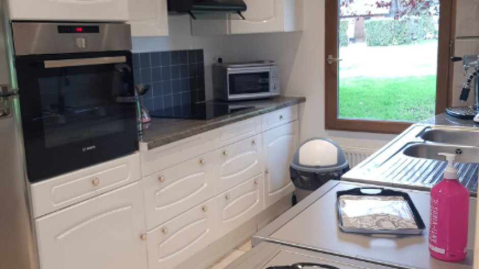 Gîte cuisine la maison des ânes Domaine de la Petitière Bonnville la Louvet