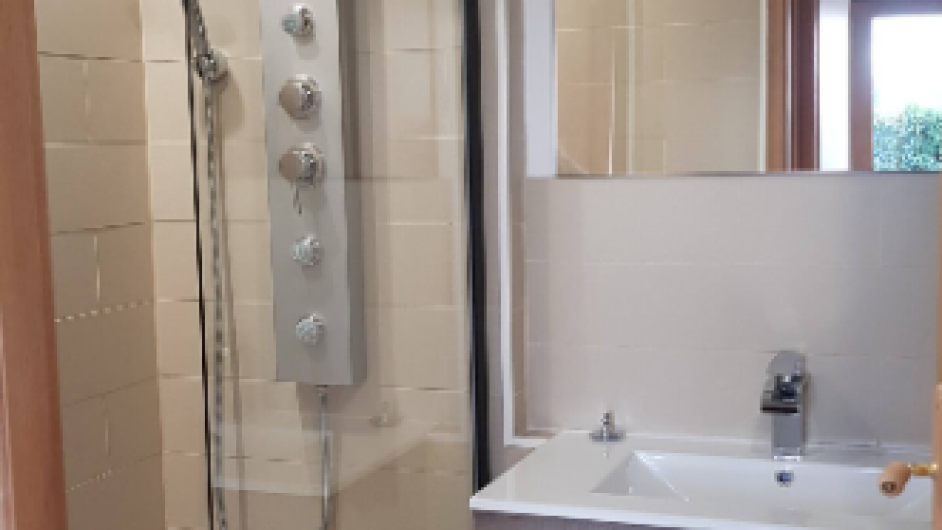 Gîte salle de douche maison des ânes Domaine de la Petitière Bonnville la Louvet