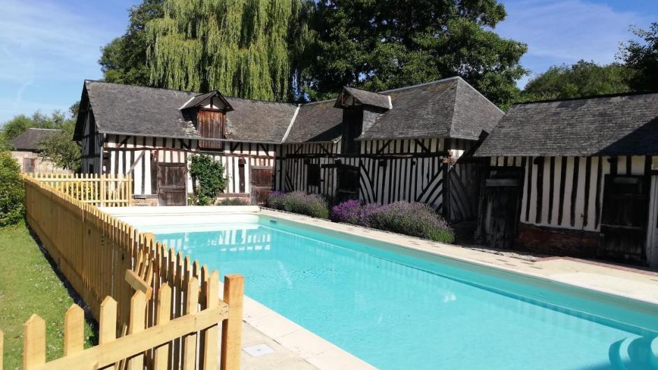 Piscine partagée gîte La Petite Maison de Cour La Ville Le Mesnil-sur-Blangy