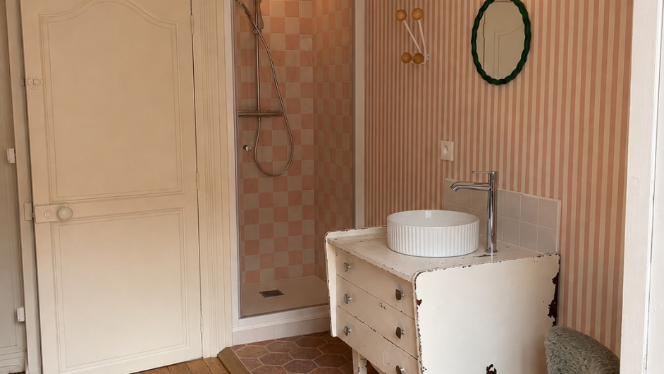 Salle de bain chambre rose gîte Le Jardin de Stella Pont-l'Evêque