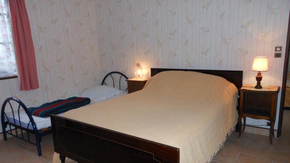 Gîte - M. Vimare - Annebault - chambre 2 à 3 personnes - lit double - lit simple - intérieur - Normandie - Calvados