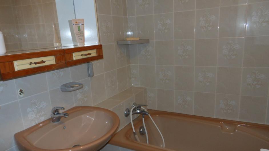 Gîte - M. Vimare - Annebault - intérieur - salle de bain - baignoire - Normandie - Calvados