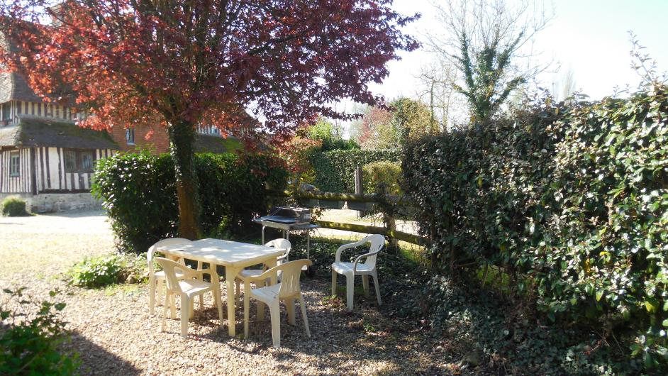 Gîte du lieu Dey - extérieur - terrasse - Reux - Normandie - Calvados