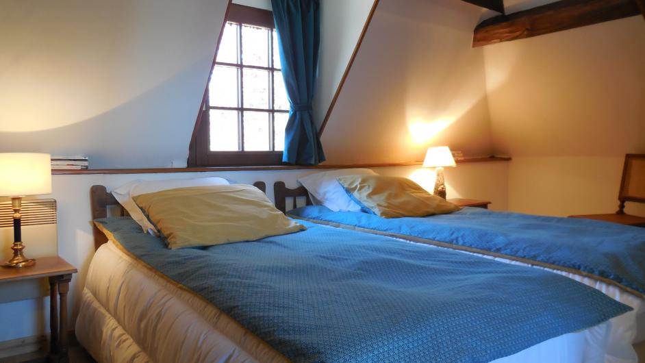 Gîte du lieu Dey - chambre 2 personnes - étage - 2 lits simples - Reux - Normandie - Calvados