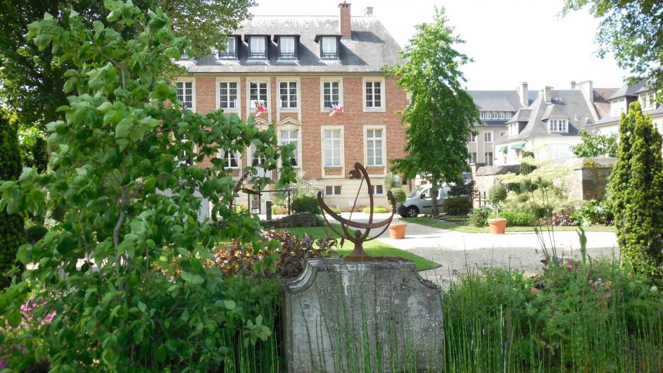 Hôtel de Brilly - mairie - extérieur - façade - Pont l'Evêque - Normandie - Calvados