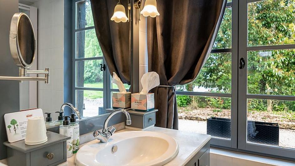 Le hôtel le Manoir Domaine de Geffosses Pont-l'Evêque salle de bain