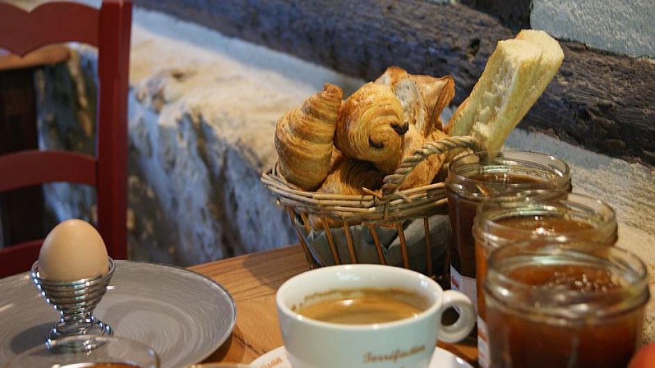 Le hôtel le Manoir Domaine de Geffosses Pont-l'Evêque petit déjeuner