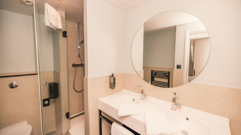 Hôtel Ibis Style Deauville Villers salle de douche