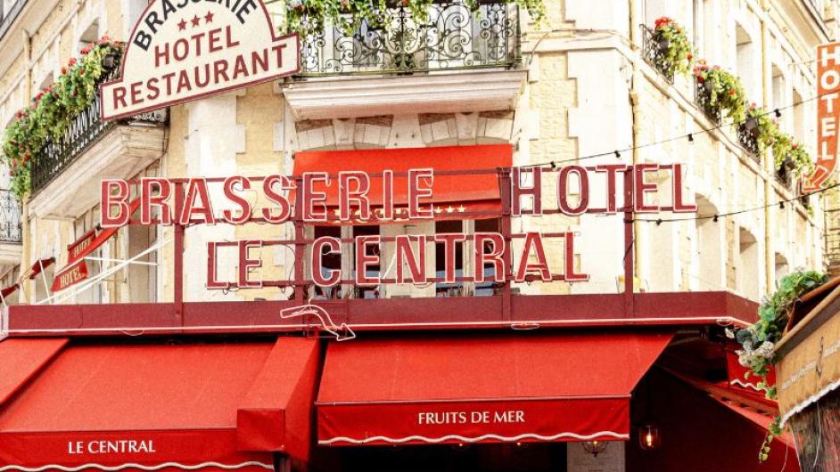 Entrée Le Central Hôtel_restaurant - crédits photos _ Manon Bouju