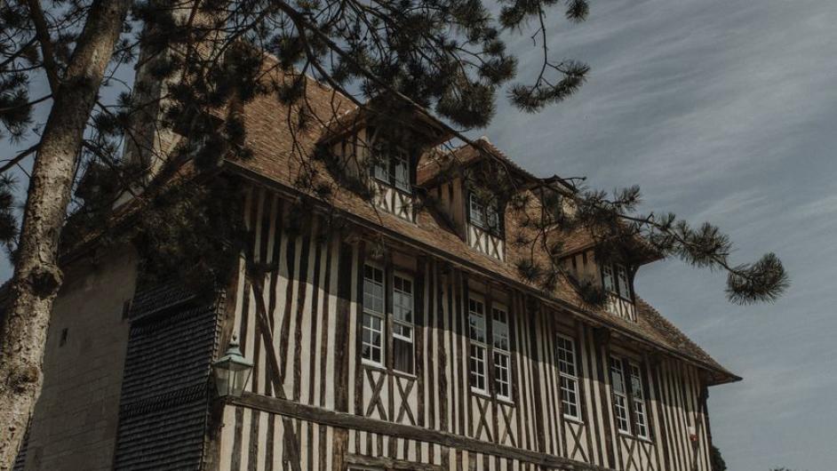 Façade en pans de bois Hôtel les Manoirs des Portes de Deauville - Canapville - Pays d'Auge - Calvados - Normandie