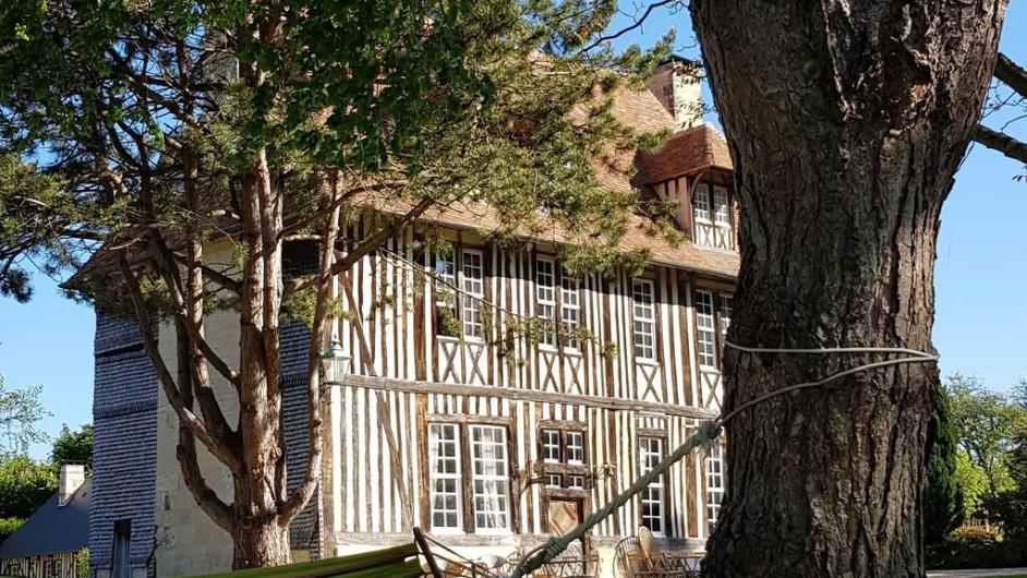 Façade en pans de bois Hôtel les Manoirs des Portes de Deauville - Canapville - Pays d'Auge - Calvados - Normandie