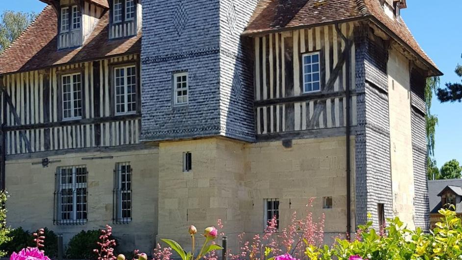 Façade en pans de bois Hôtel les Manoirs des Portes de Deauville - Canapville - Pays d'Auge - Calvados - Normandie