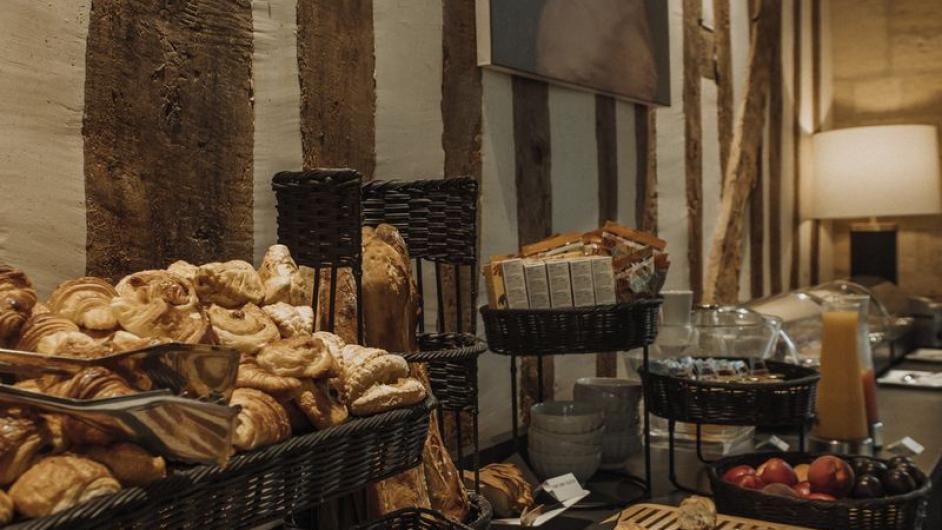 Hôtel les Manoirs des Portes de Deauville - petit déjeuner -salon - Canapville - Pays d'Auge - Calvados - Normandie