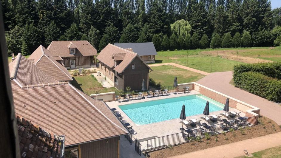 Vue aérienne Hôtel les Manoirs des Portes de Deauville - hébergement - piscine - Canapville - Pays d'Auge - Calvados - Normandie