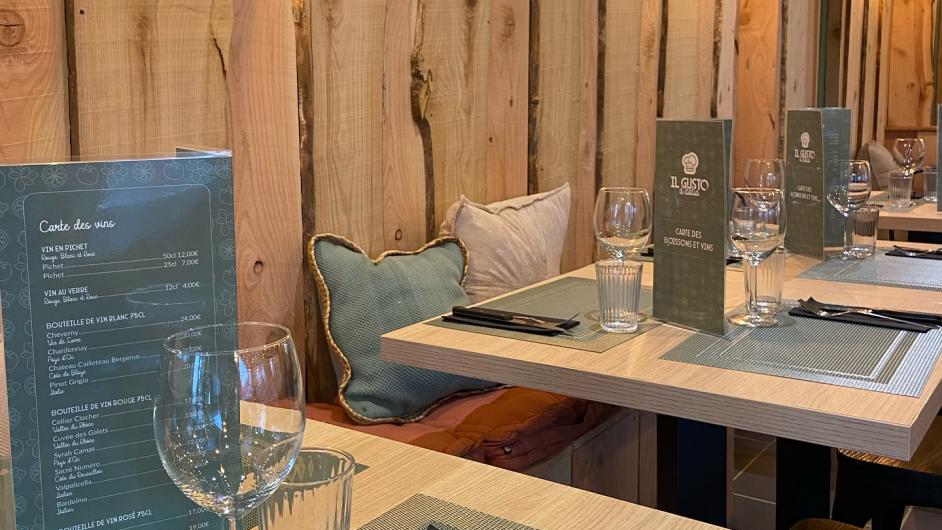 Restaurant Il Gusto d'Italia Pont-l'Evêque - salle restaurant tables dressées