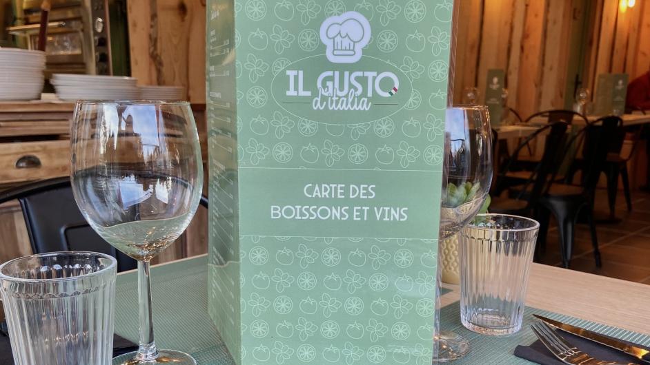 Restaurant Il Gusto d'Italia Pont-l'Evêque - salle restaurant tables dressées