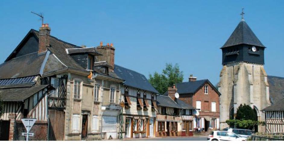Partir à la découverte de nos villages - Bourg de Bonneville-la-Louvet - église - façade en colombage - maisons normandes - Normandie - Calvados