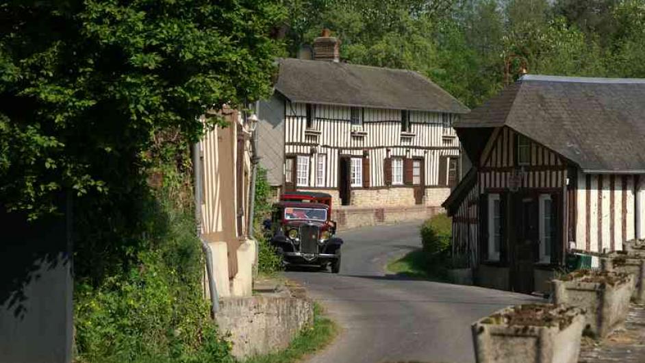 Partir à la découverte de nos villages - le bourg de Clarbec - maisons normandes - façade en colombage - Normandie - Calvados