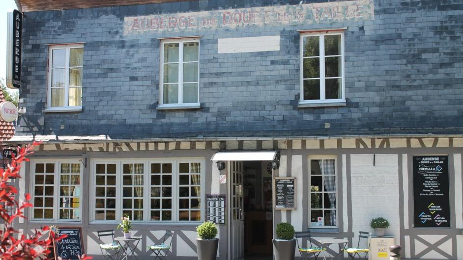 Restaurant L'Auberge du Douet de la Taille - façade - Saint-Martin-aux-Chartrains - Pays d'Auge - Calvados - Normandie