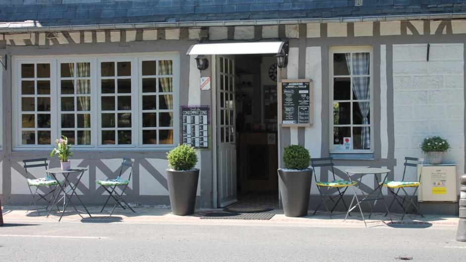 Restaurant L'Auberge du Douet de la Taille - façade - Saint-Martin-aux-Chartrains - Pays d'Auge - Calvados - Normandie