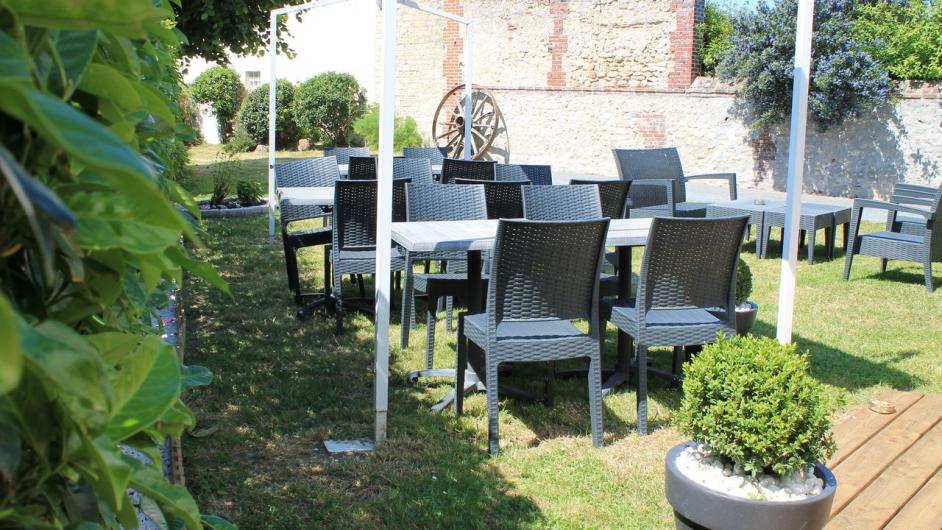 Restaurant L'Auberge du Douet de la Taille - terrasse - Saint-Martin-aux-Chartrains - Pays d'Auge - Calvados - Normandie
