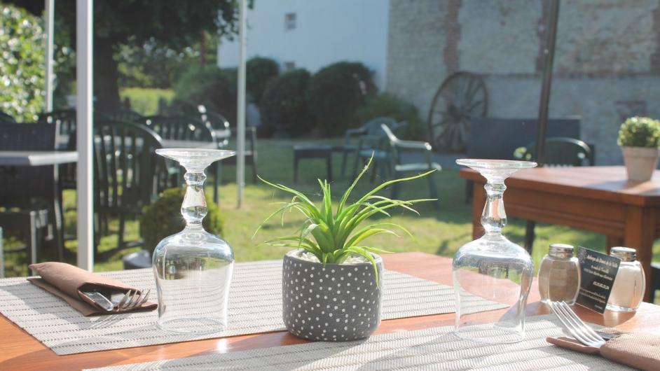 Restaurant L'Auberge du Douet de la Taille - terrasse - Saint-Martin-aux-Chartrains - Pays d'Auge - Calvados - Normandie