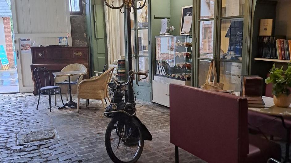 Cour extérieure la Bouquinerie Gourmande - Pont-l'Evêque