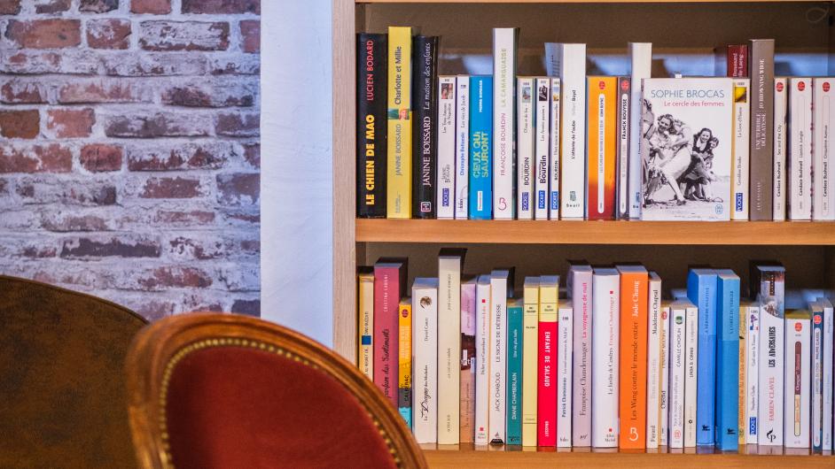 La bouquinerie gourmande, salle, gâteaux, Pont-l'Evêque