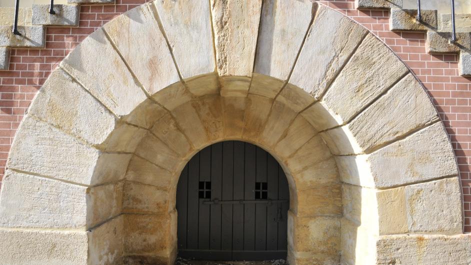 La joyeuse prison - extérieur - arc - Pont-l'Evêque - Normandie - Calvados 