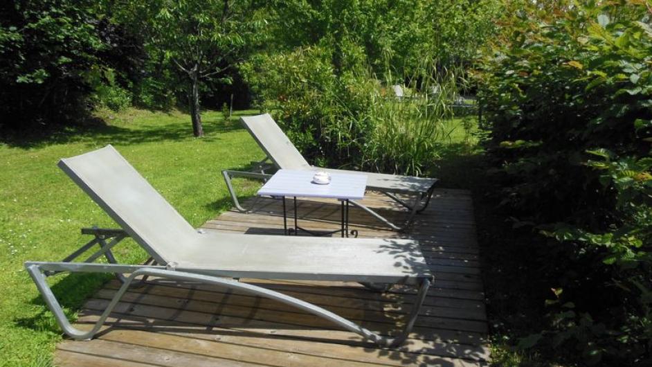 La Roulotte les Vikings - hébergement insolite - extérieur - terrasse - transats - Pont-l'Evêque - Normandie - Calvados 