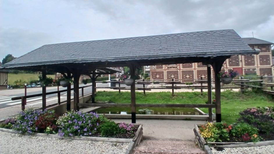 Lavoir de Bonneville-la-Louvet (centre bourg) - Priscilla Carré