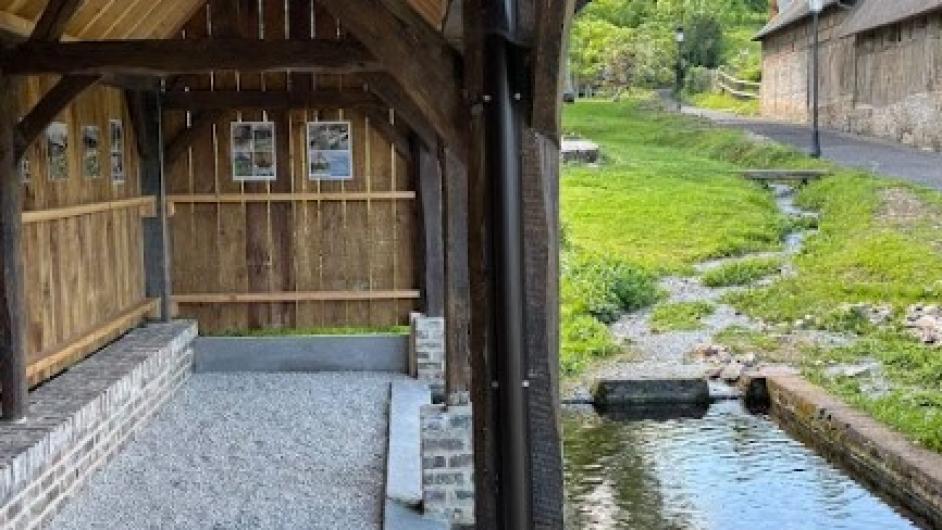 Vue intérieure du lavoir - Emma Oria
