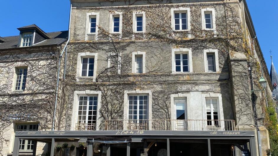 Restaurant Le Café des Arts - façade - Beaumont-en-Auge - Pays d'Auge - Calvados - Normandie