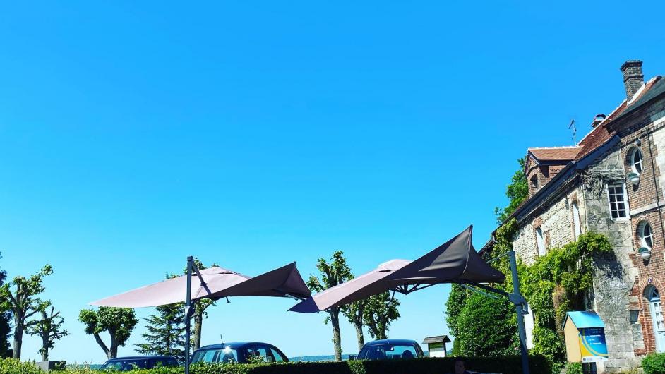 Restaurant Le Café des Arts - terrasse - Beaumont-en-Auge - Pays d'Auge - Calvados - Normandie