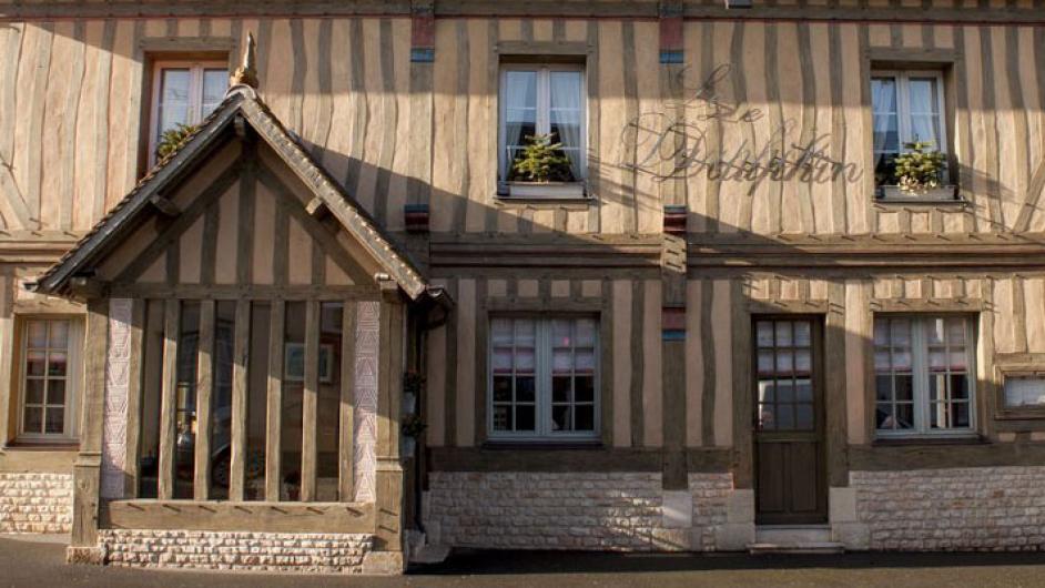 Le Dauphin - façade restaurant gastronomique - le Breuil-en-Auge - Terre d'Auge - Pays d'Auge - Calvados - Normandie