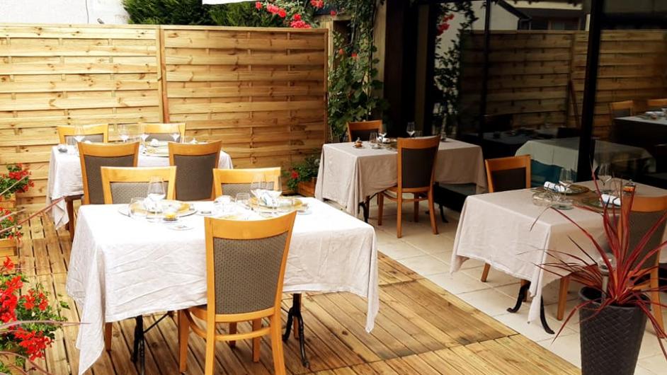 Le Dauphin - terrasse restaurant gastronomique - le Breuil-en-Auge - Terre d'Auge - Pays d'Auge - Calvados - Normandie