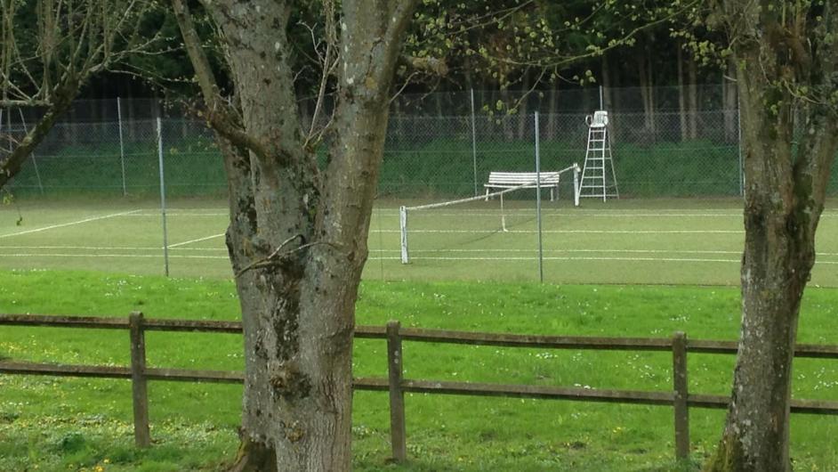 Gîte Le Manoir de la Porte - terrain de tennis - Les Authieux-sur-Calonne - Pays d'Auge - Calvados - Normandie