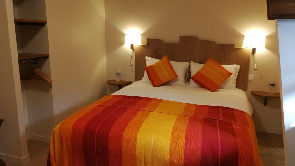 Les chambres de l'Auberge du vieux tour - chambre - lit double - intérieur - Canapville - Normandie - Calvados