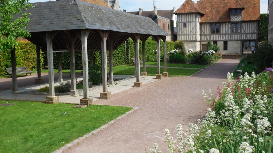 Les Dominicaines, espace culturel et Arthothèque - extérieur - lavoir - jardin des plantes - Pont-l'Evêque - Normandie - Calvados 