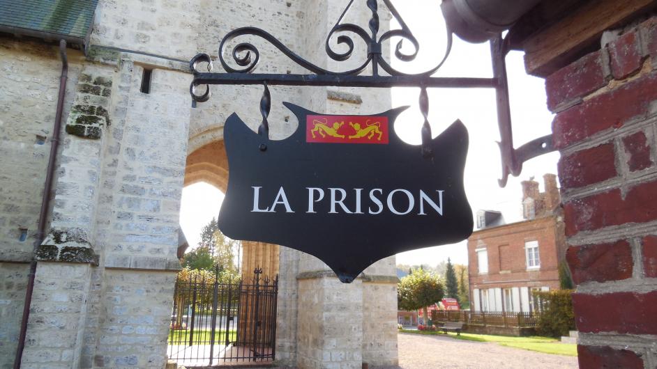 Les insolites de nos villages - ancienne prison - Pont-l'Evêque - Bonneville-la-Louvet - Normandie - Calvados 