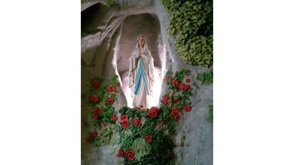 Les insolites de nos villages - Réplique de la grotte de Lourdes - église - Bonneville-la-Louvet - Pont-l'Evêque - Normandie - Calvados