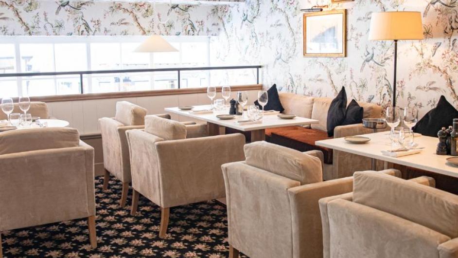 1er étage restaurant LES PLANCHES - crédits photos _ The travel buds