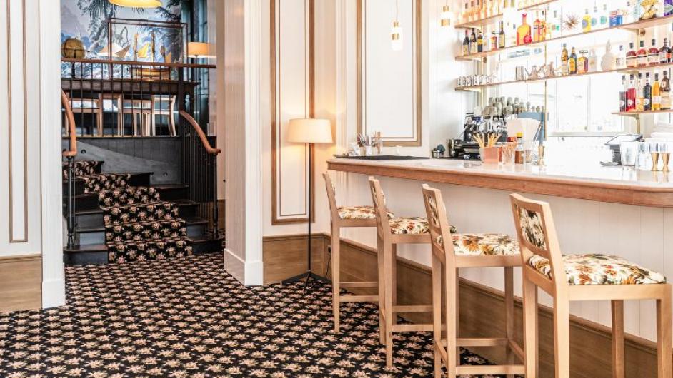 Bar restaurant Les Planches - crédits photos _ The travel buds