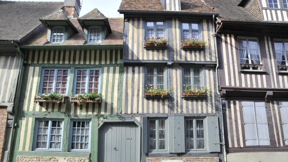 rues de Vaucelles et Saint-Michel - vieux quartier de Pont-l'Evêque - façade en colombage - Calvados - Normandie