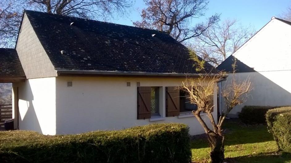 Gîte M. et Mme Bedel Agnès et Yves - façade de la maison - extérieur - jardin - Branville - Normandie - Calvados