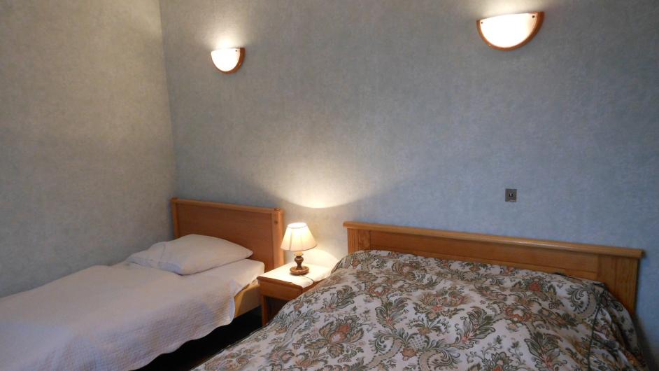 Gîte - M. Vimare -  chambre 2 à 3 personnes - lit simple - lit double - intérieur - Beaumont-en-Auge - Normandie - Calvados